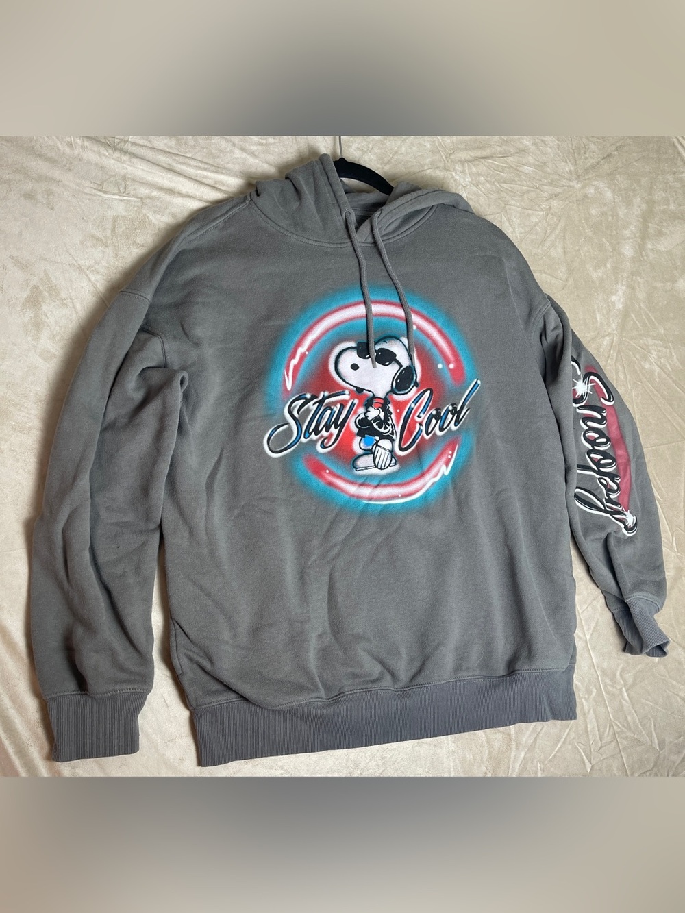 Peanuts "stay cool" graphic hoodie airbrushed style joe cool snoopy size M
